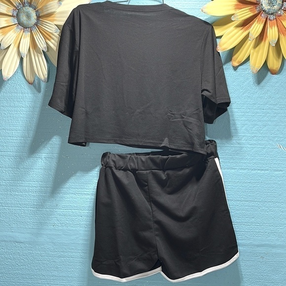 TikTok Logo Cropped Tee & Shorts Lounge Set w/ Pockets + Free Stickers – Large - Picture 7 of 15